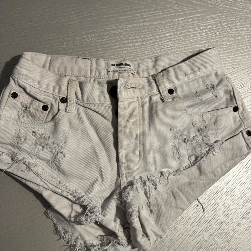 Distressed White Denim Shorts size 24 from ONE TEASPOON!